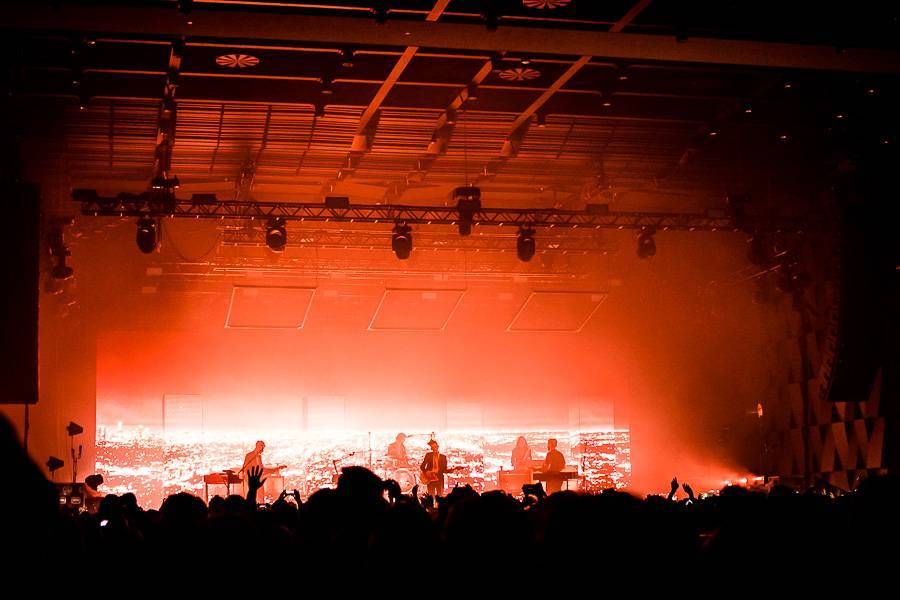 LIVE: Mistři image The 1975 zaujali Prahu i hudbou