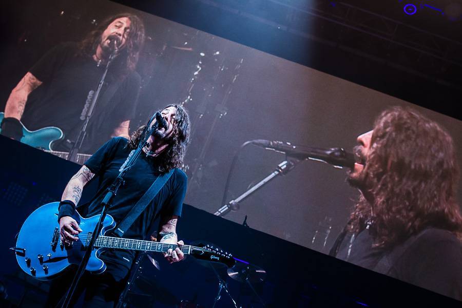 LIVE: Božští Foo Fighters si v Praze přizvali nečekaného hosta