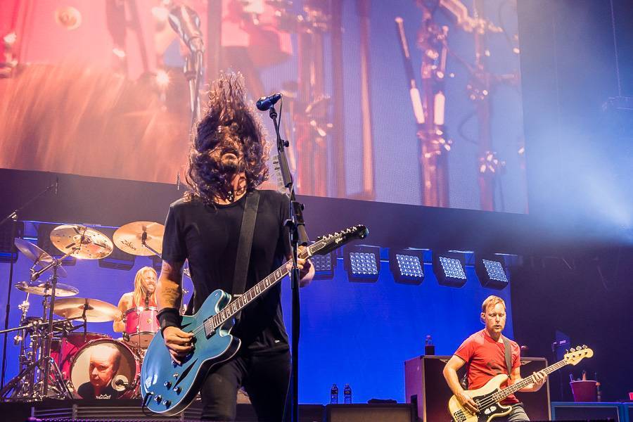 LIVE: Božští Foo Fighters si v Praze přizvali nečekaného hosta