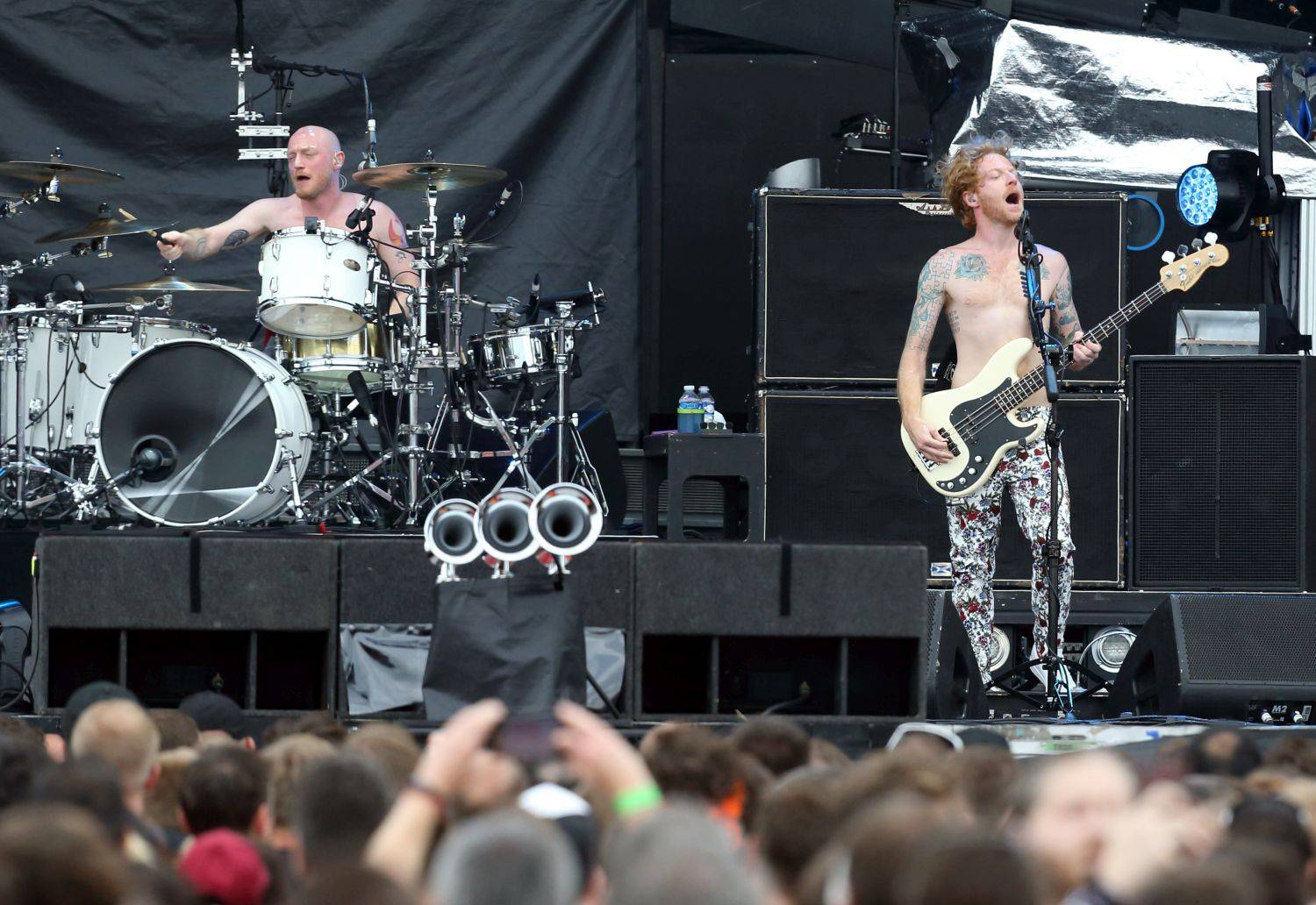 LIVE: Guns N' Roses v Praze aneb Rockoví mohykáni uctívají rockové mohykány