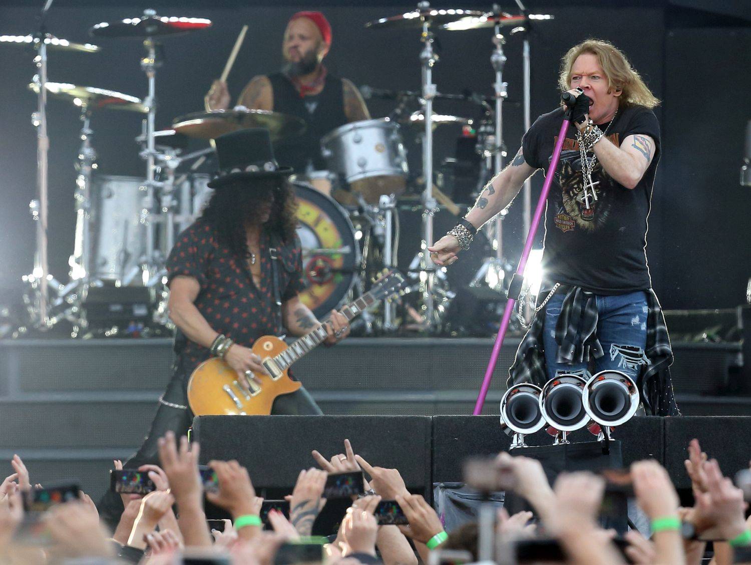 LIVE: Guns N' Roses v Praze aneb Rockoví mohykáni uctívají rockové mohykány