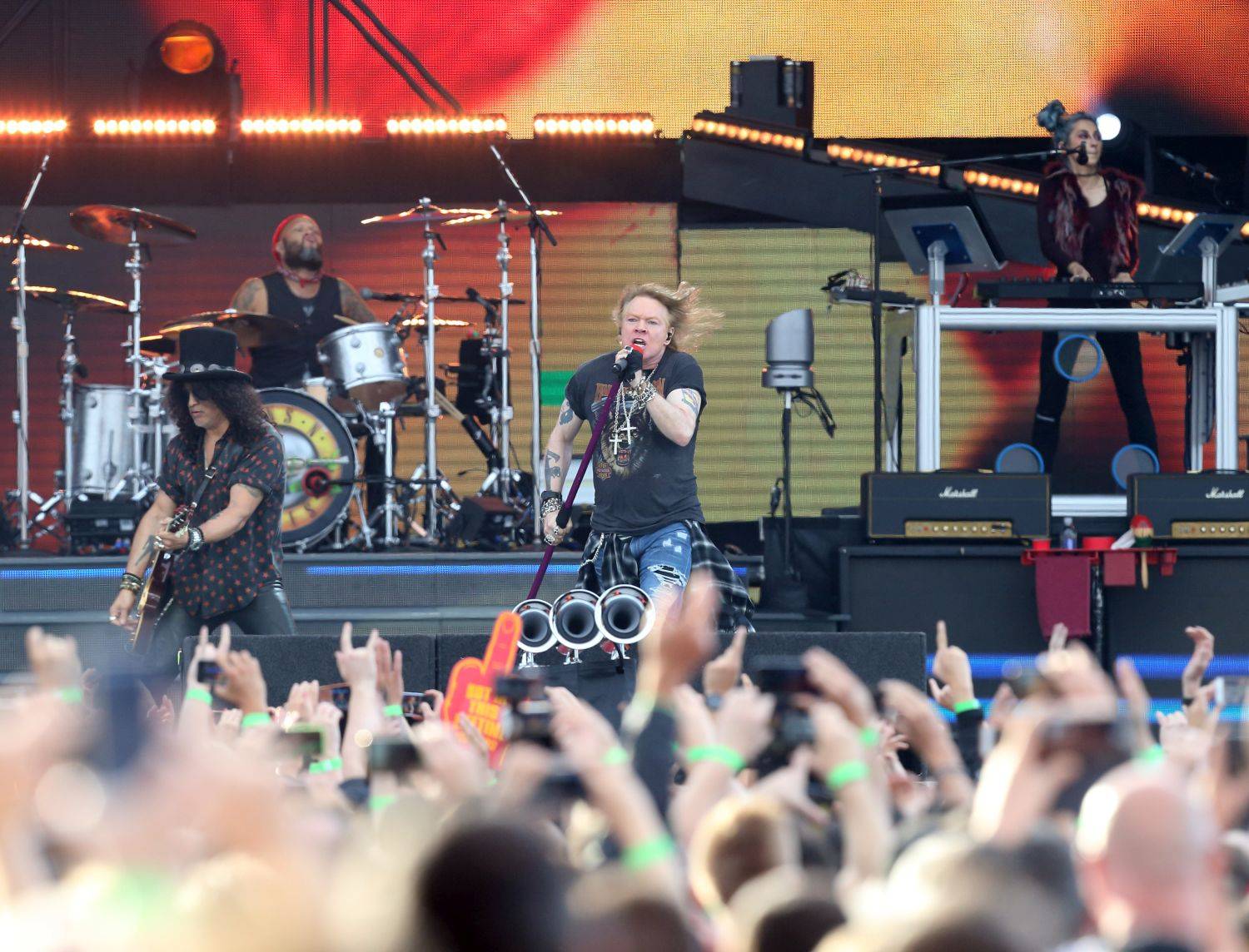 LIVE: Guns N' Roses v Praze aneb Rockoví mohykáni uctívají rockové mohykány