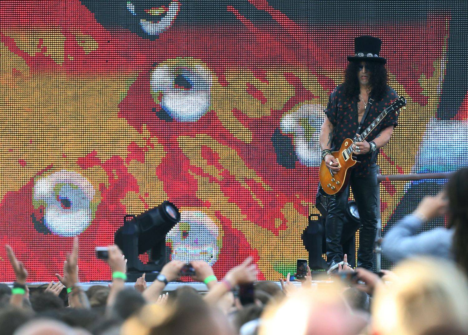 LIVE: Guns N' Roses v Praze aneb Rockoví mohykáni uctívají rockové mohykány