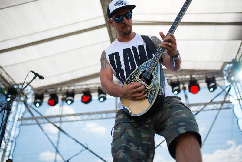 LIVE: Paramore se nezalekli ani deště, naživo jejich nový zvuk funguje