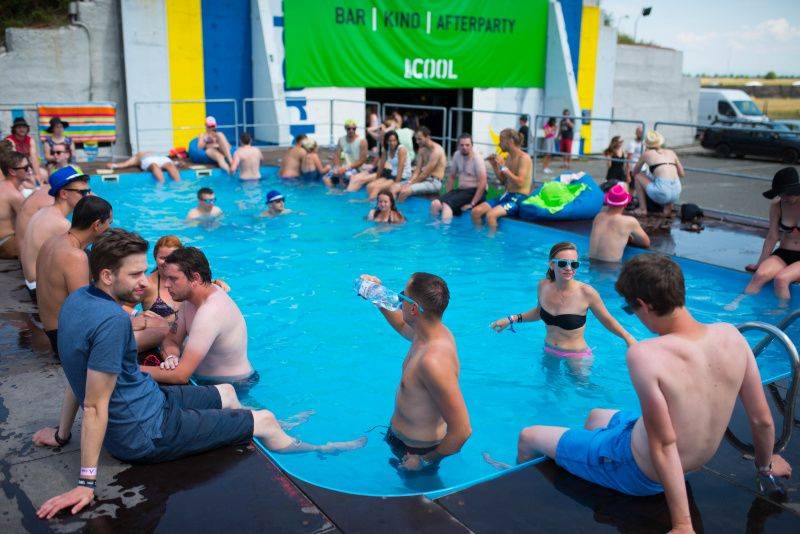 LIVE: Paramore se nezalekli ani deště, naživo jejich nový zvuk funguje