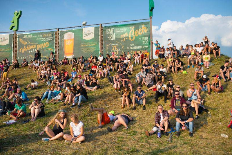 LIVE: Paramore se nezalekli ani deště, naživo jejich nový zvuk funguje