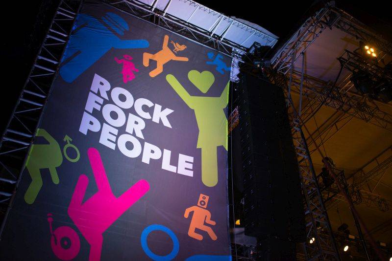 LIVE: Paramore se nezalekli ani deště, naživo jejich nový zvuk funguje