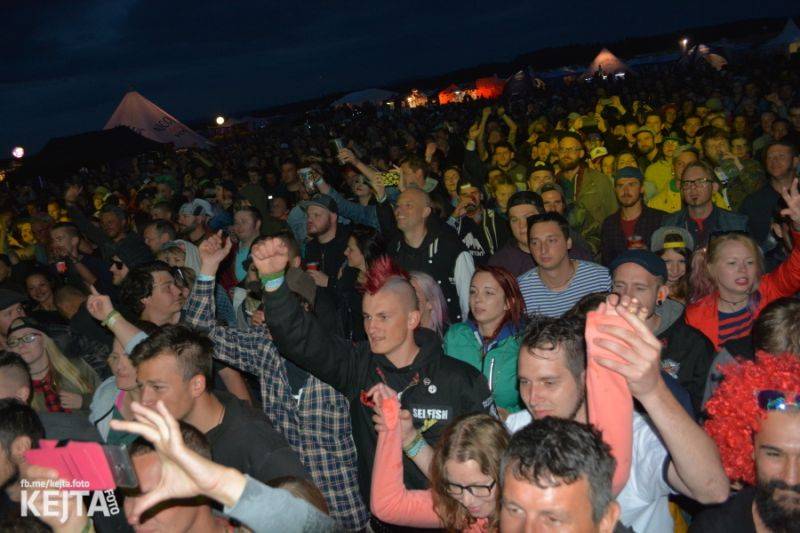 LIVE: Na Mighty Sounds bavili energičtí Gogol Bordello i česká žánrová špička