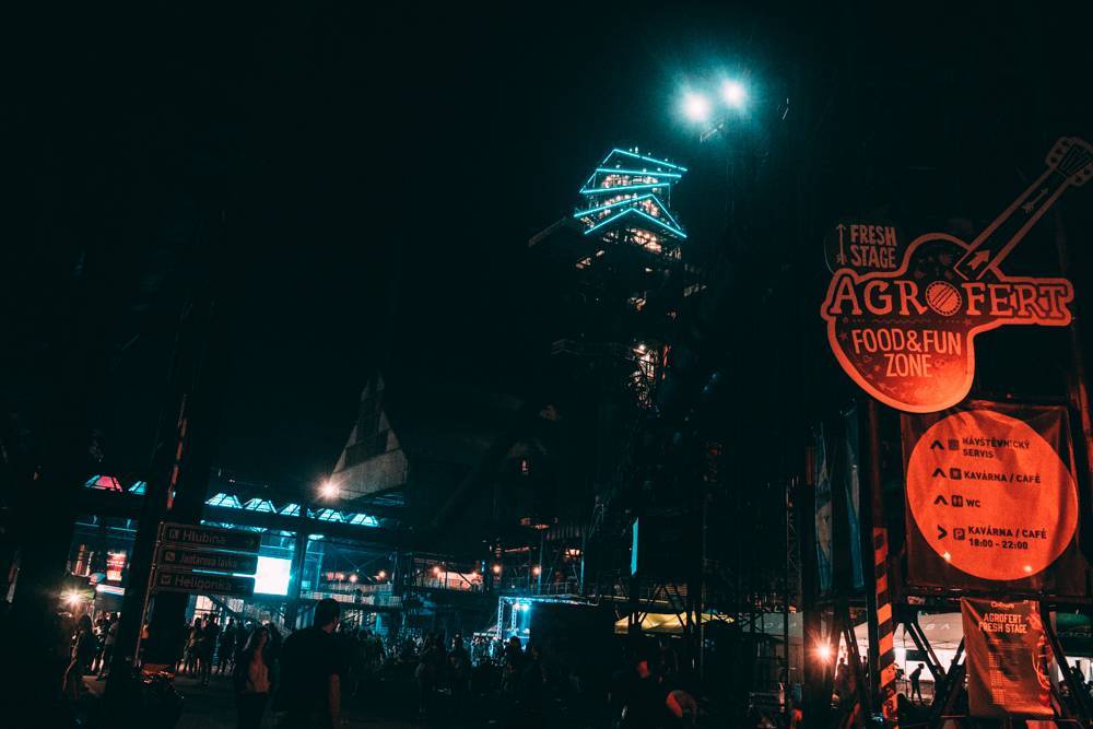 LIVE: Třetí den Colours Of Ostrava: Překvapení v podobě Louise Berryho i St. Paul a perfektní Moderat