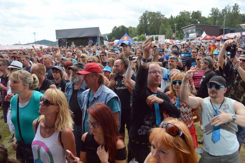 LIVE: Pětadvacátou Benátskou! završili Status Quo, Rybičky 48 i ohňostroj