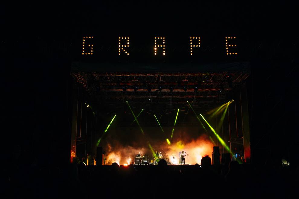 LIVE: Vyprodaný Grape festival nabídl skvělý program i organizaci. Hlavními hvězdami byli Tom Odell nebo Moderat