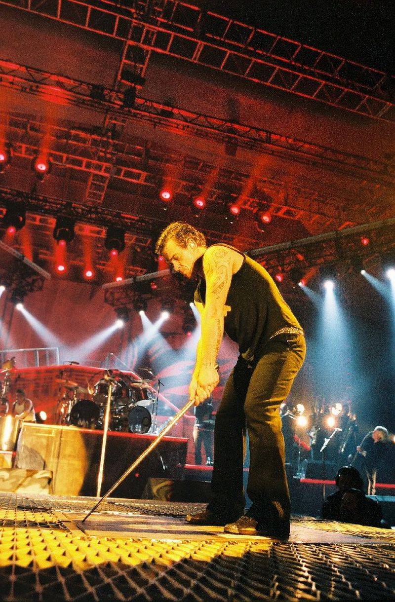 RETRO: Když zpíval Robbie Williams v roce 2003 poprvé v Praze, pop povýšil na královskou zábavu