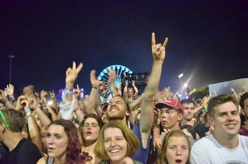 LIVE: The Offspring si na Frequency hráli na hasiče, objevem byl JP Cooper