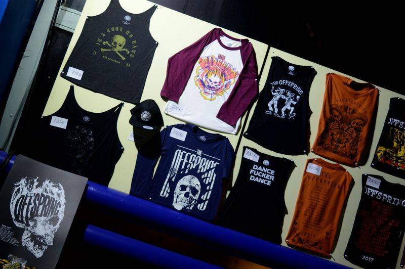 LIVE: Offspring rozjeli svou punkovou smršť v sauně pražské Malé sportovní haly