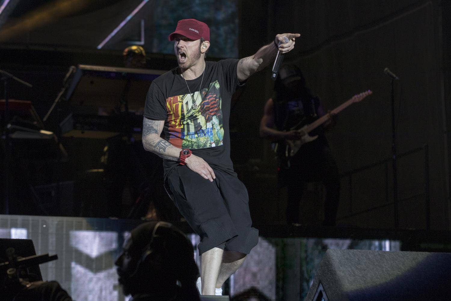 LIVE: Britský Reading festival - Eminem kritizující Trumpa, Muse po boku Briana Johnsona a zakázané ananasy