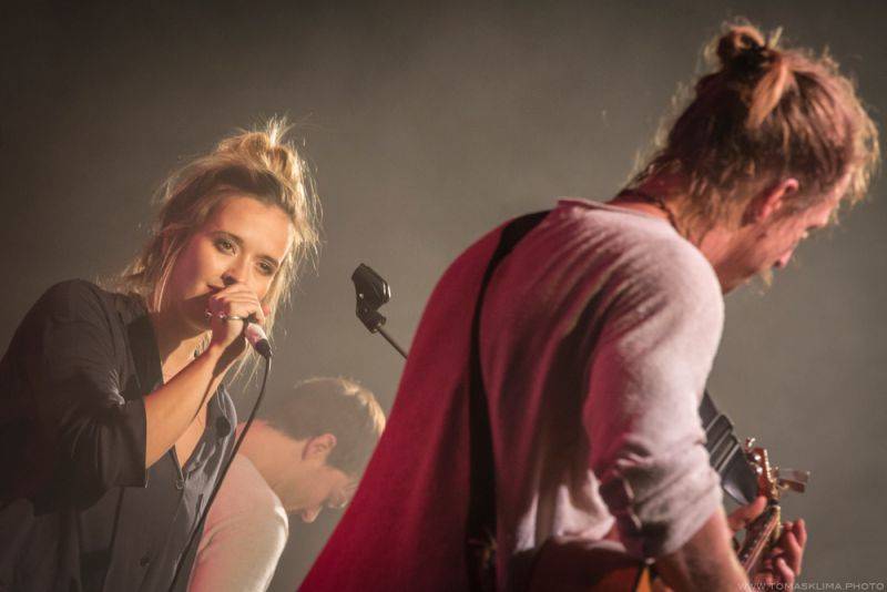 LIVE: Tomáš Klus napojil celou Pragovku, během koncertu oslavoval pravdu a lásku