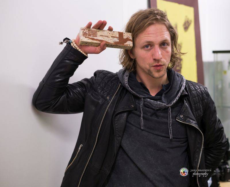 LIVE: Tomáš Klus napojil celou Pragovku, během koncertu oslavoval pravdu a lásku