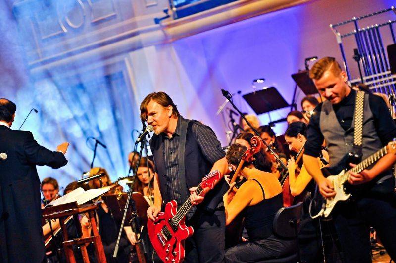 LIVE: Michal Hrůza oslavil 20 let na scéně s orchestrem i vzpomínkou na Václava Havla