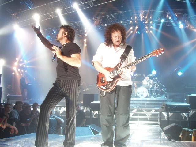 RETRO: Queen v Praze v roce 2005 připomínali svůj vlastní revival, zpívající Paul Rodgers nezazářil