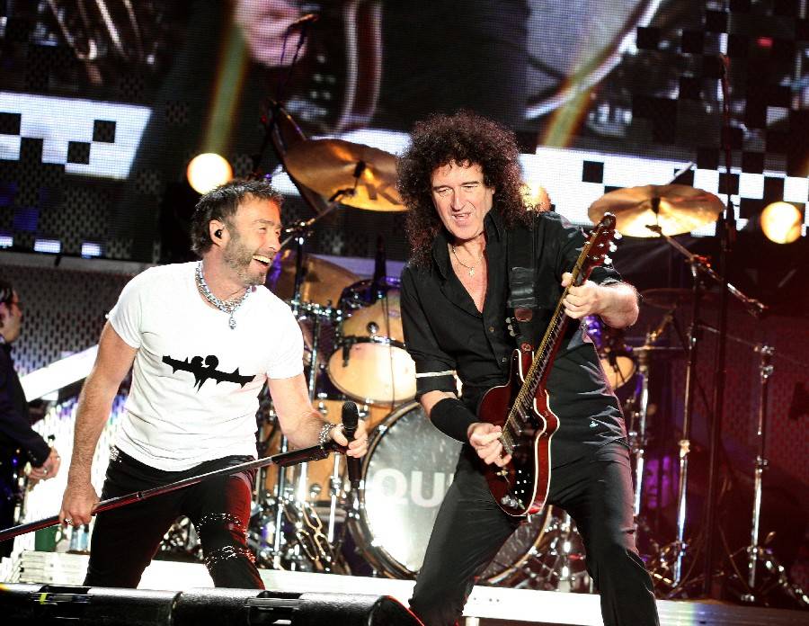 RETRO: Queen v Praze v roce 2005 připomínali svůj vlastní revival, zpívající Paul Rodgers nezazářil
