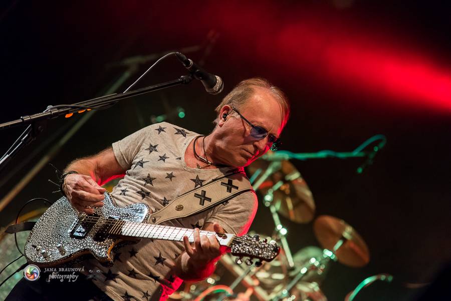 RECENZE: Olympic vhodně rekapituluje, ale rozhodně nekapituluje