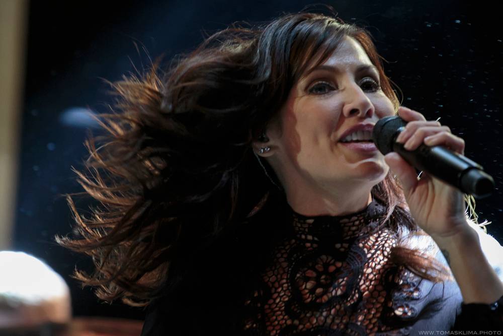 LIVE: Natalie Imbruglia v Praze bez křeče vzpomínala na dobu své největší slávy