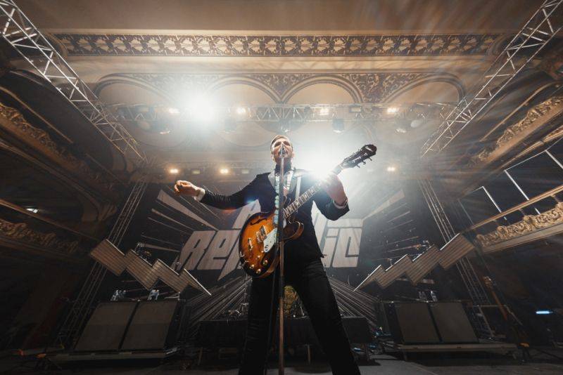 LIVE: Royal Republic dostáli svému jménu a předvedli královskou show