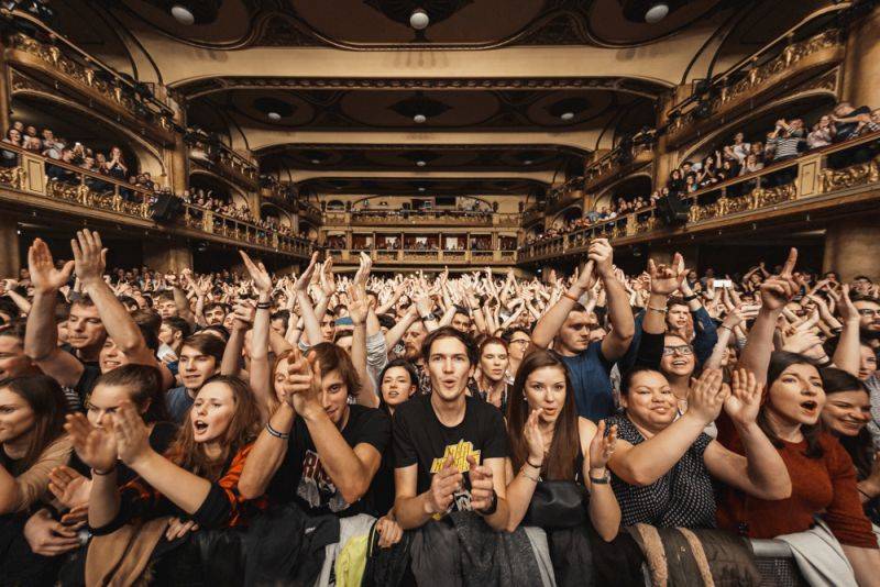 LIVE: Royal Republic dostáli svému jménu a předvedli královskou show