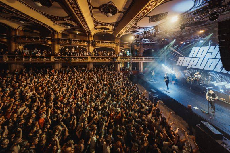 LIVE: Royal Republic dostáli svému jménu a předvedli královskou show