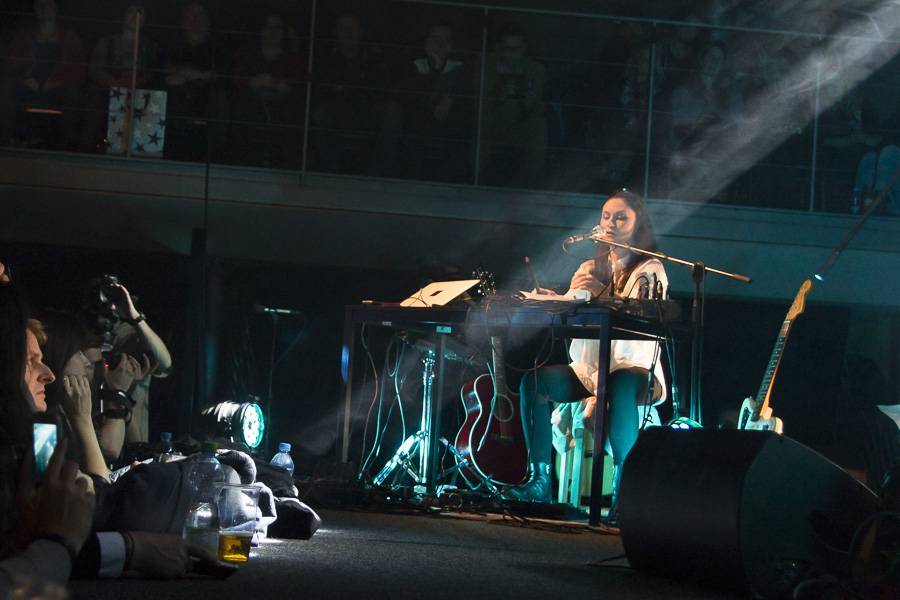 LIVE: Iva Bittová, Lenka Dusilová a Monika Načeva - mezi elektronikou a šamanismem 