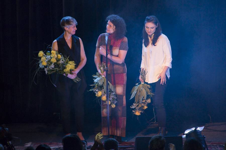 LIVE: Iva Bittová, Lenka Dusilová a Monika Načeva - mezi elektronikou a šamanismem 