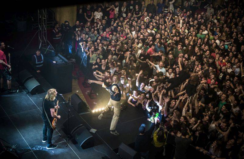 LIVE: Vypsaná fixa předvedla ve vyprodané Lucerně upocený nefalšovaný rock'n'roll