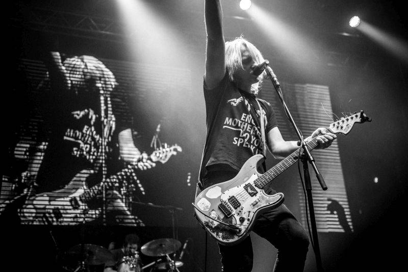 LIVE: Vypsaná fixa předvedla ve vyprodané Lucerně upocený nefalšovaný rock'n'roll