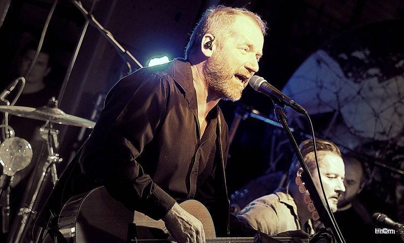 LIVE: David Koller se zabydlel v Jazz Docku, vyprodal čtyři akustické koncerty