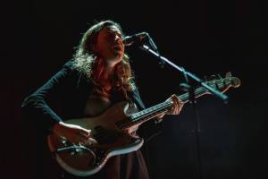 LIVE: Výkon Alt-J ve vyprodaném Foru Karlín srážel zpěv