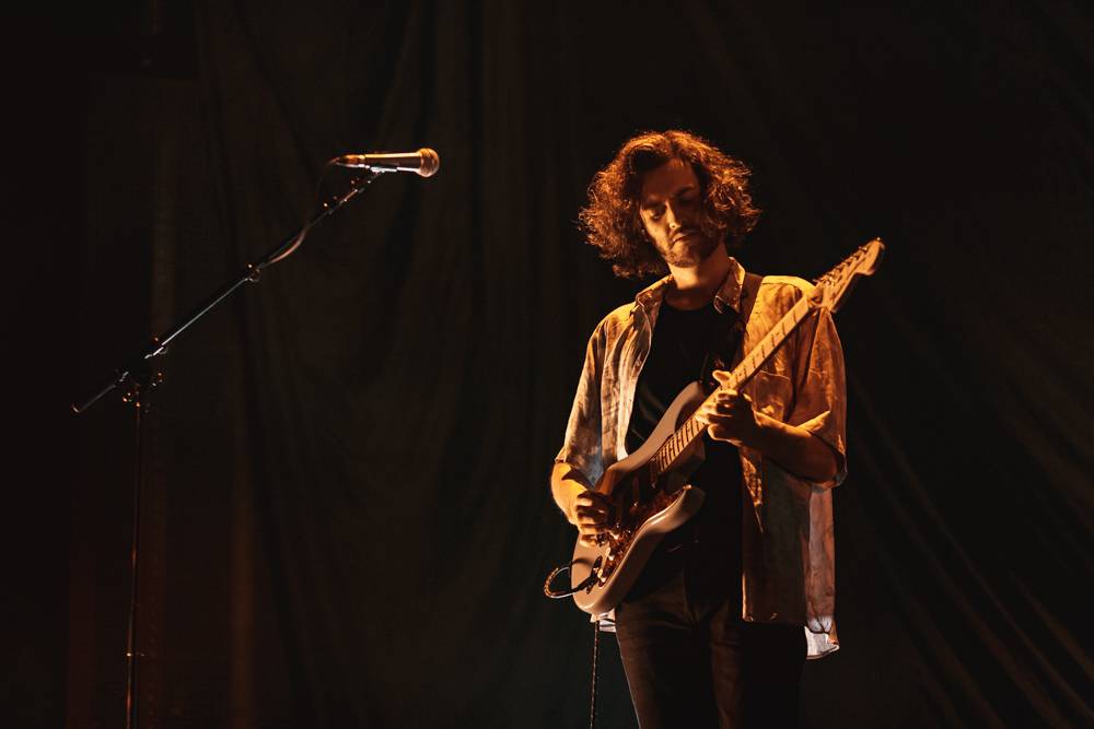 LIVE: Výkon Alt-J ve vyprodaném Foru Karlín srážel zpěv