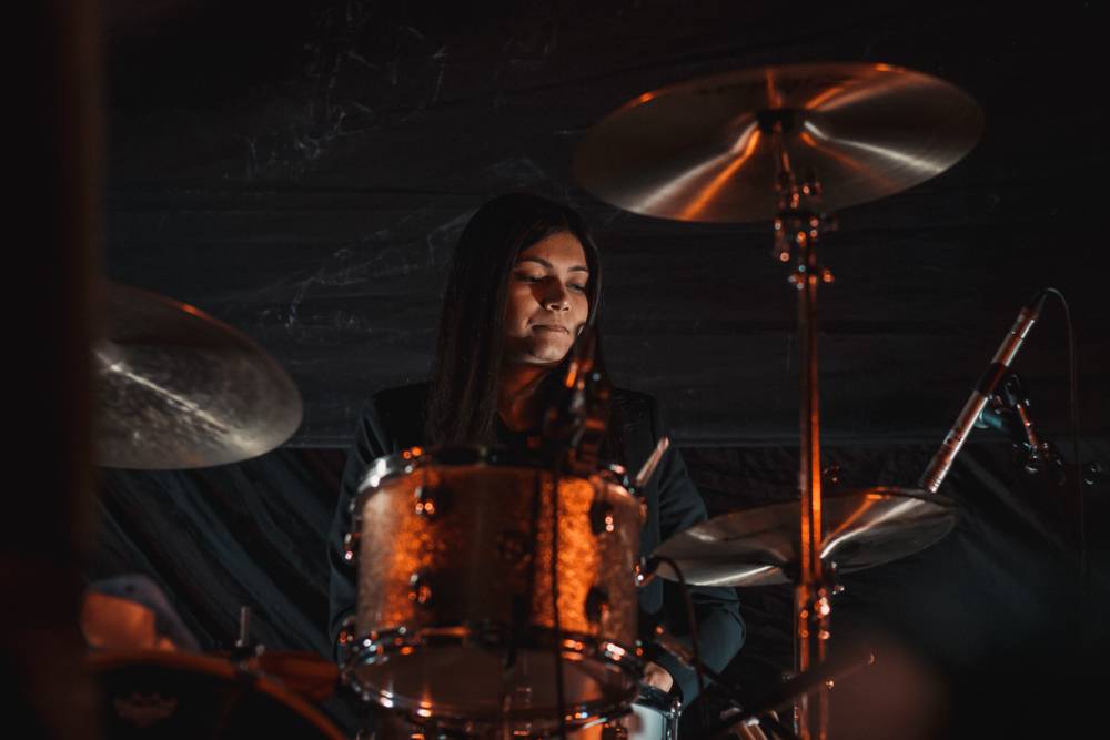 LIVE: Výkon Alt-J ve vyprodaném Foru Karlín srážel zpěv