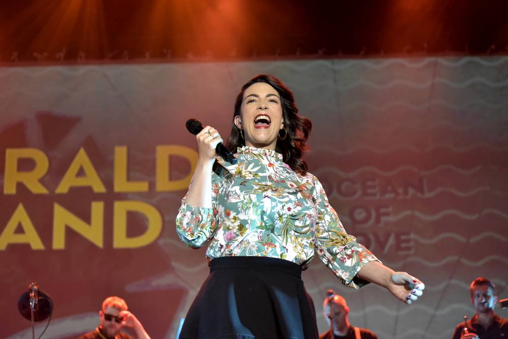 LIVE: Caro Emerald přijela poprvé do Prahy. Ve Foru Karlín rozpoutala swingovou horečku