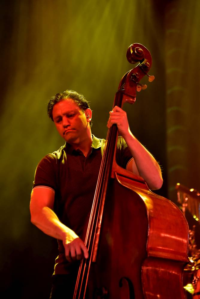 LIVE: Caro Emerald přijela poprvé do Prahy. Ve Foru Karlín rozpoutala swingovou horečku