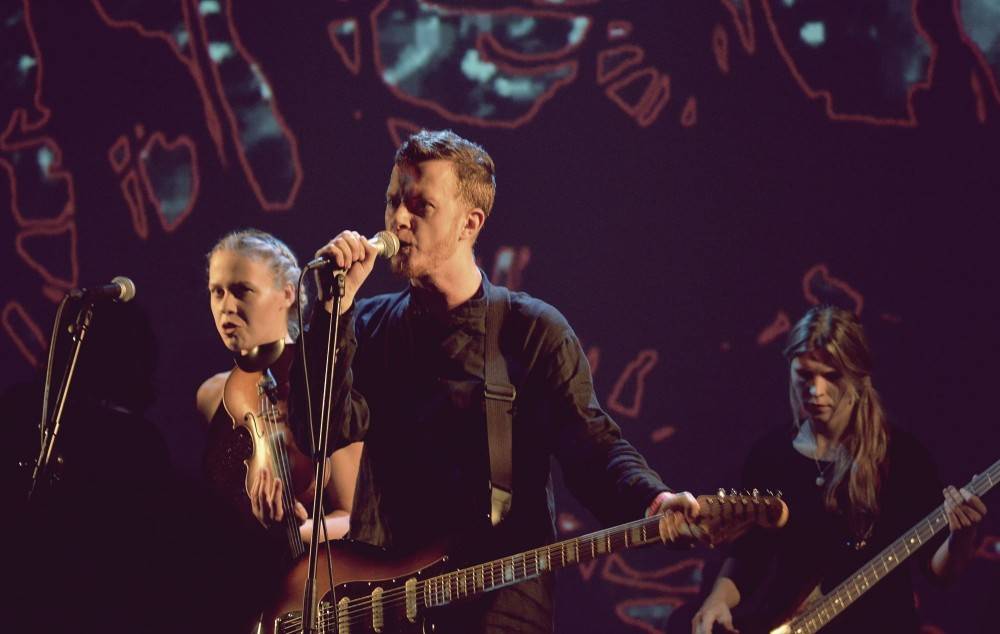 RECENZE: Zvíře jménem Podzim - o temnotě s nadějí a zábleskem světla