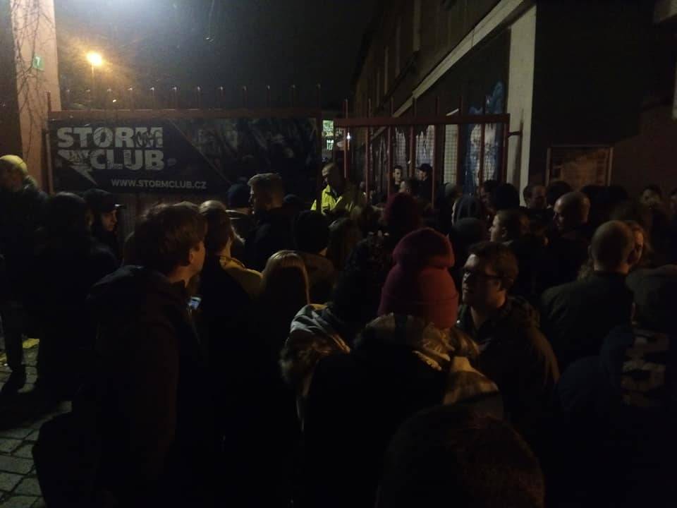 LIVE: Žižkovská noc vsadila na klubová esa i neokoukané tváře. Lákali Hentai Corporation, Zrní i Vypsaná Fixa