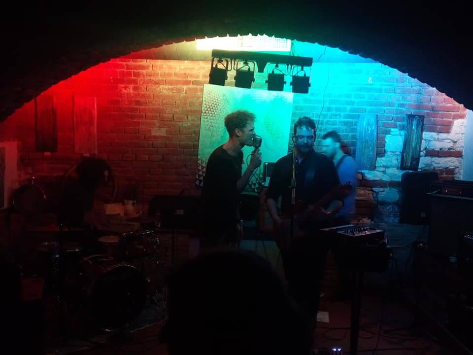 LIVE: Žižkovská noc vsadila na klubová esa i neokoukané tváře. Lákali Hentai Corporation, Zrní i Vypsaná Fixa