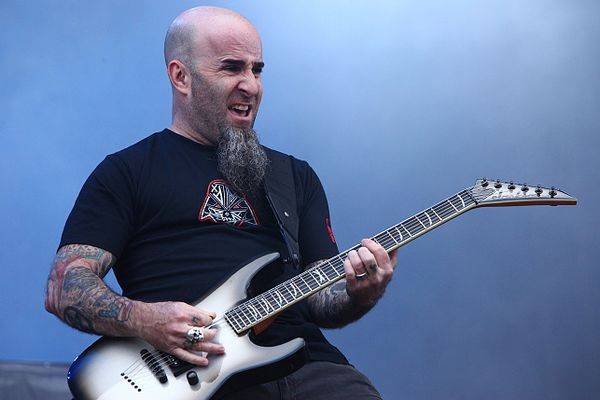 RETRO: Metallica na festivalu Sonisphere v Milovicích - Vyvolávání metalových duchů