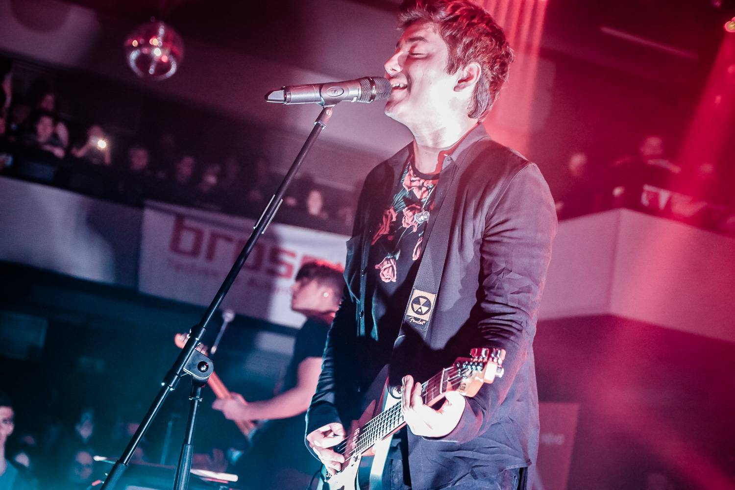 LIVE: Poetika v pražském Lucerna Music Baru zářila, Mirai víc nudili než bavili