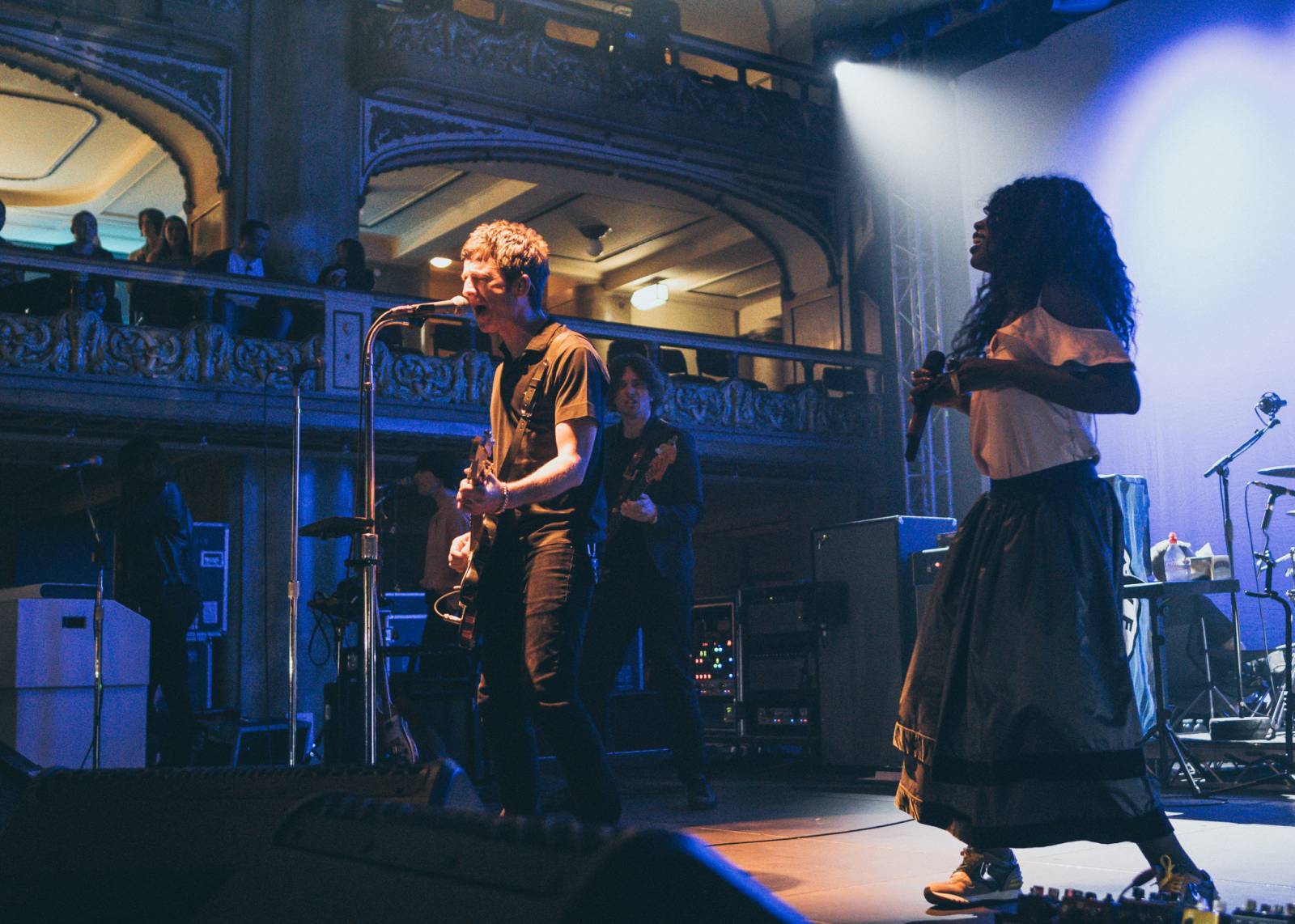 LIVE: Noel Gallagher s High Flying Birds předvedl poctivou show, došlo i na dámu s nůžkami