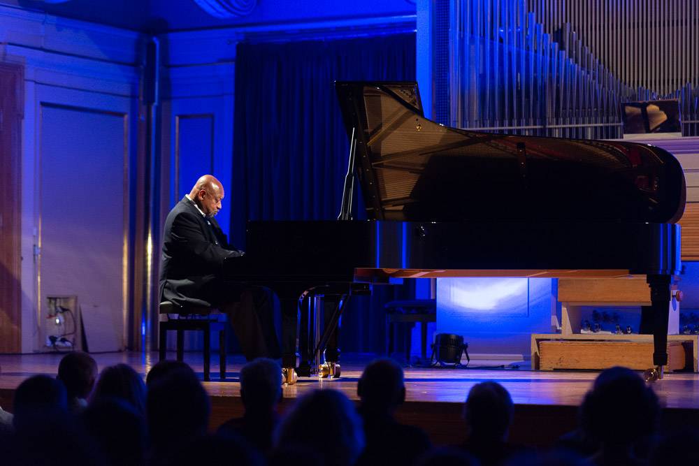 LIVE: Noblesní Kenny Barron poprvé v Brně aneb mistrovství sólového jazzového piana