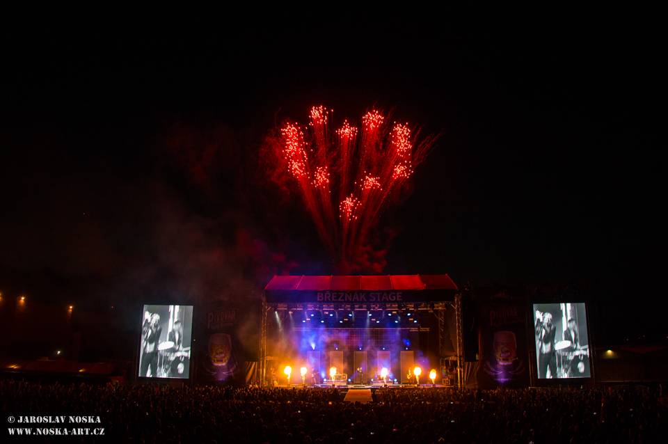 TOP 7 NEJ Pražského Majálesu: Tomáš Klus pozval na pódium rodinu, Vypsaná Fixa vyburcovala fanoušky k přelezení zábran