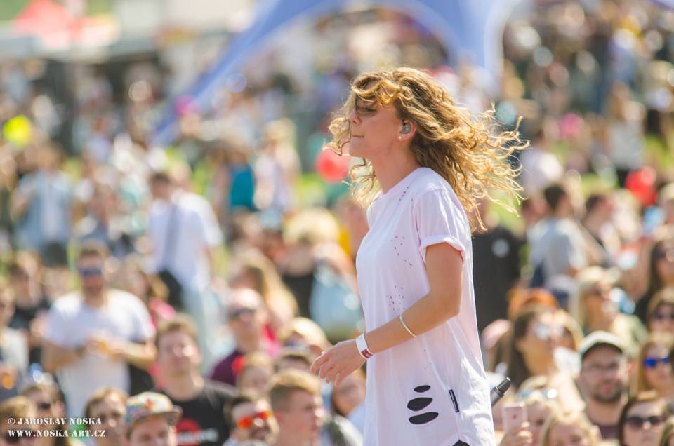 TOP 7 NEJ Pražského Majálesu: Tomáš Klus pozval na pódium rodinu, Vypsaná Fixa vyburcovala fanoušky k přelezení zábran