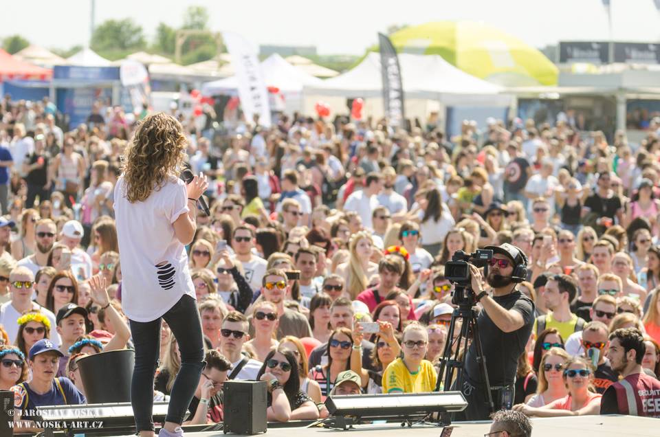 TOP 7 NEJ Pražského Majálesu: Tomáš Klus pozval na pódium rodinu, Vypsaná Fixa vyburcovala fanoušky k přelezení zábran