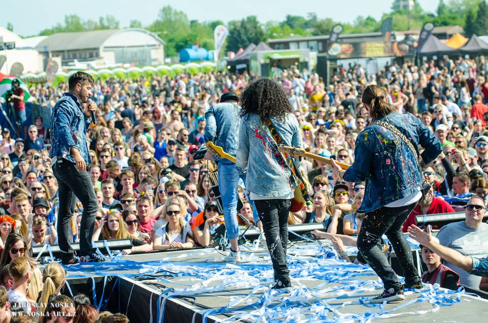 TOP 7 NEJ Pražského Majálesu: Tomáš Klus pozval na pódium rodinu, Vypsaná Fixa vyburcovala fanoušky k přelezení zábran